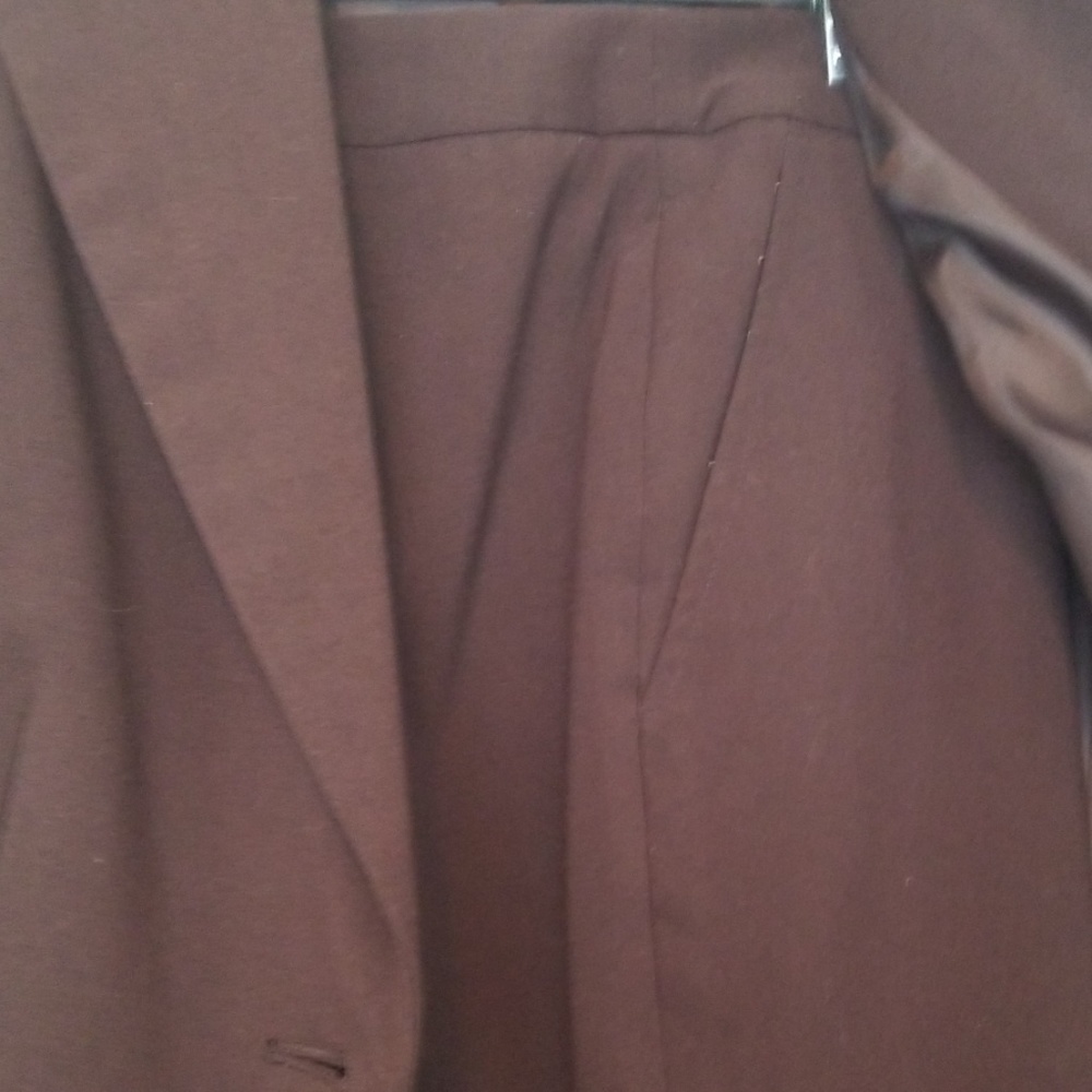 Women's suit - Picture 4 of 4